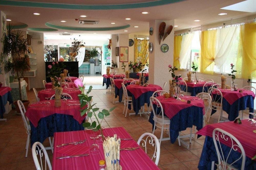 Hotel Marconi Cattolica Esterno foto