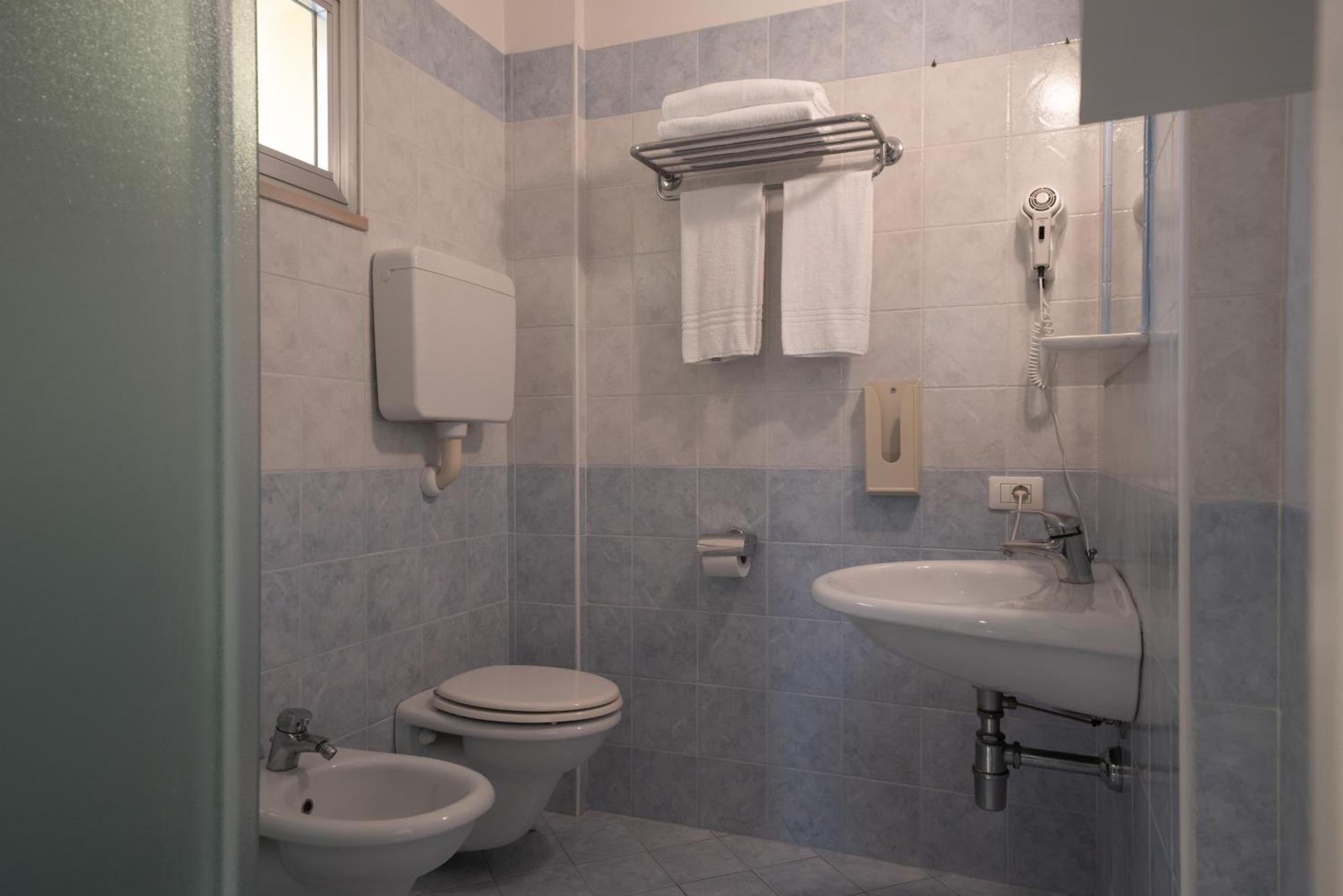 Hotel Marconi Cattolica Esterno foto