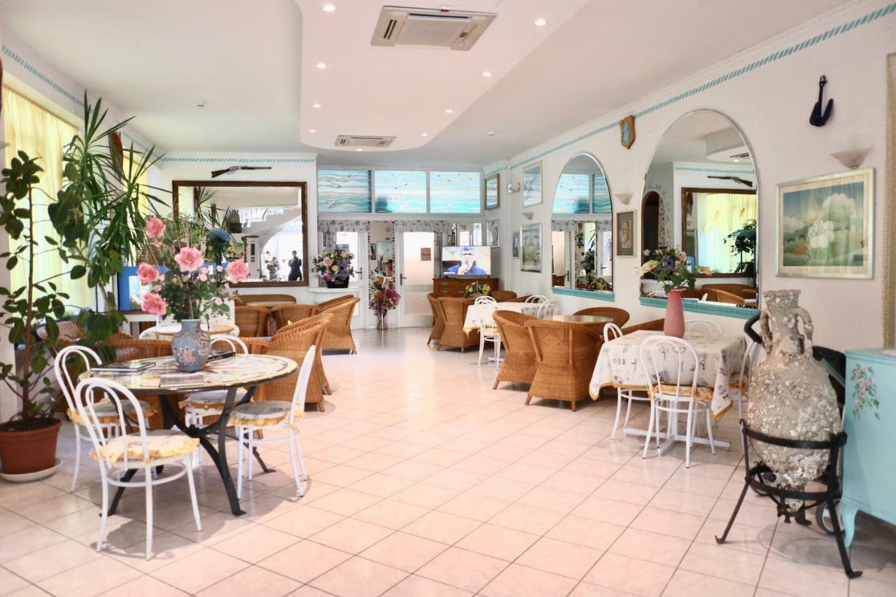 Hotel Marconi Cattolica Esterno foto