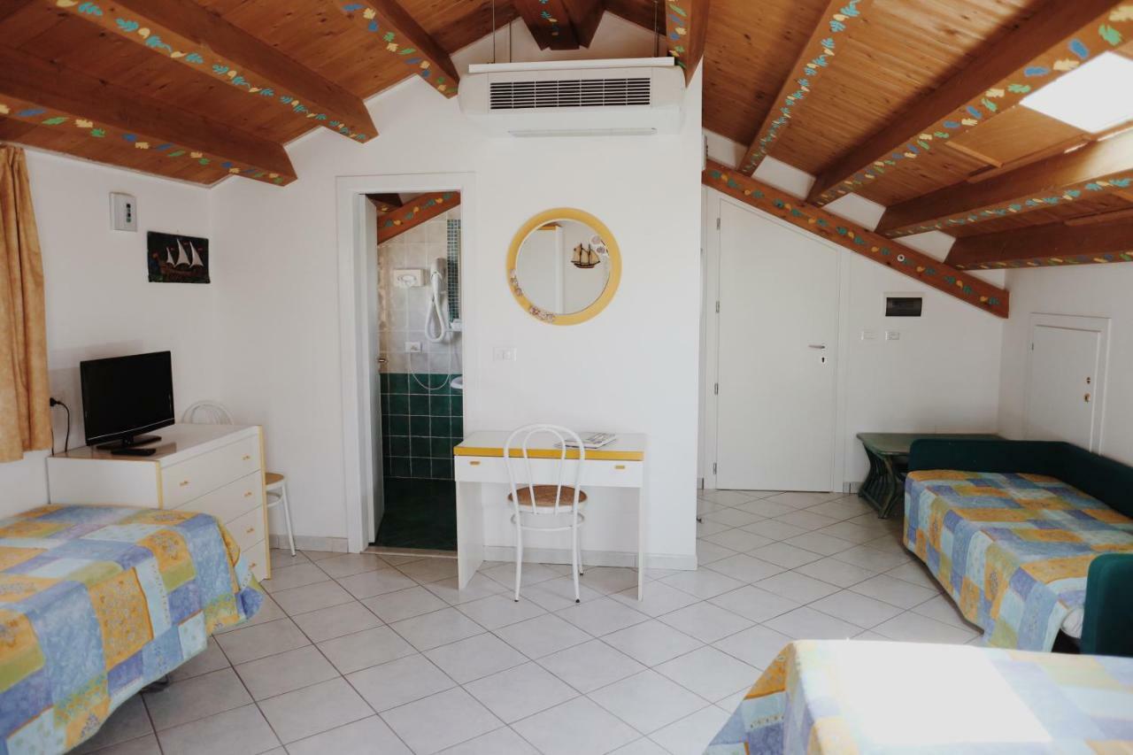 Hotel Marconi Cattolica Esterno foto