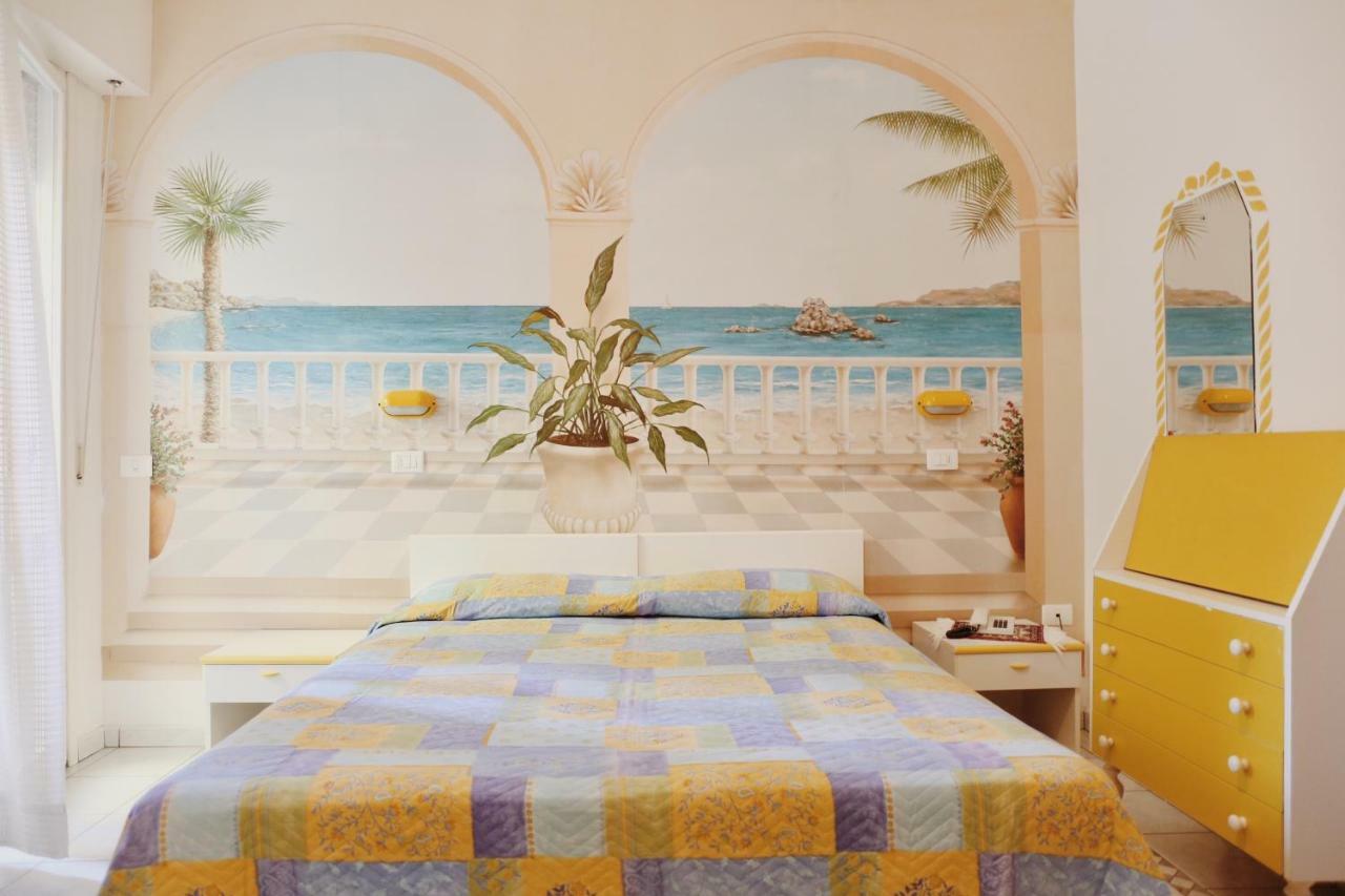 Hotel Marconi Cattolica Esterno foto