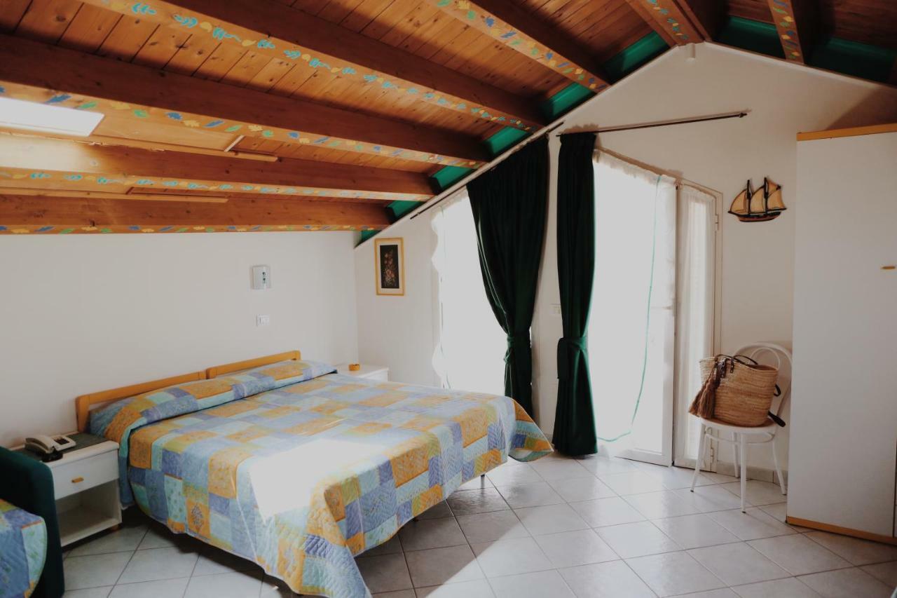 Hotel Marconi Cattolica Esterno foto