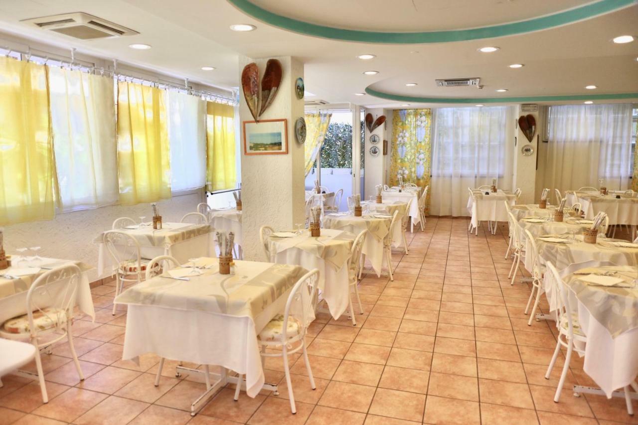 Hotel Marconi Cattolica Esterno foto