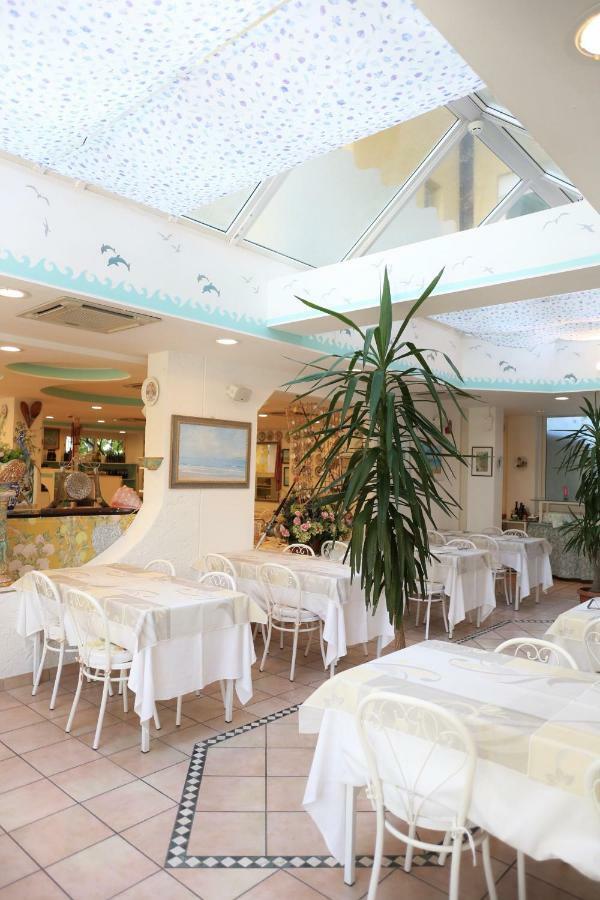 Hotel Marconi Cattolica Esterno foto