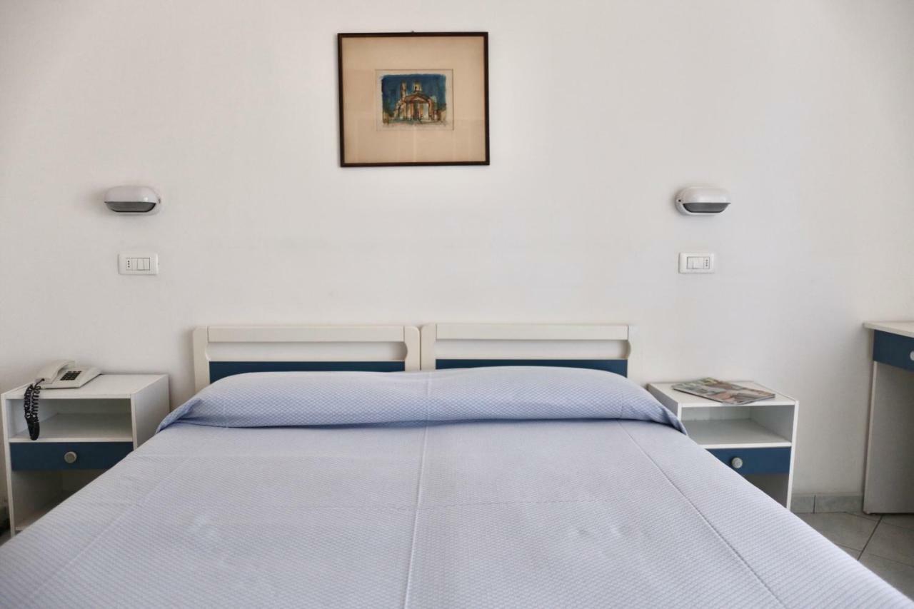 Hotel Marconi Cattolica Esterno foto